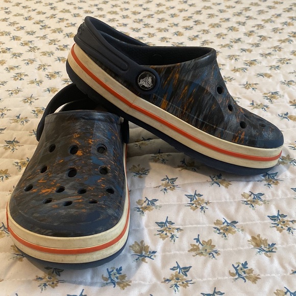 Kids multicolored Crocs size 13 - Picture 3 of 8